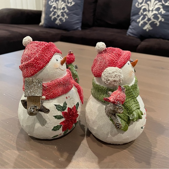 ❌ Set of 2 Snowmen with Poinsettia Design by Valerie Parr Hill - Picture 7 of 9